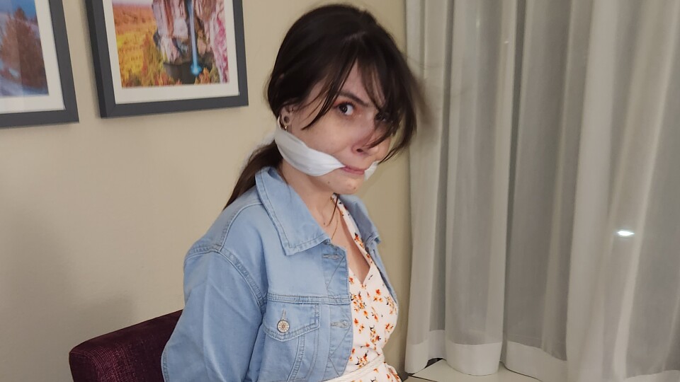 Ziva Fey Cutie Chair tied